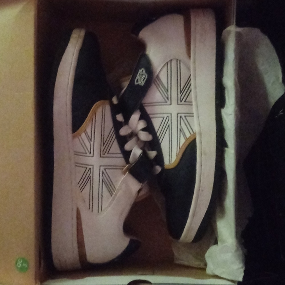 Derrty one/ White/blue/Gold